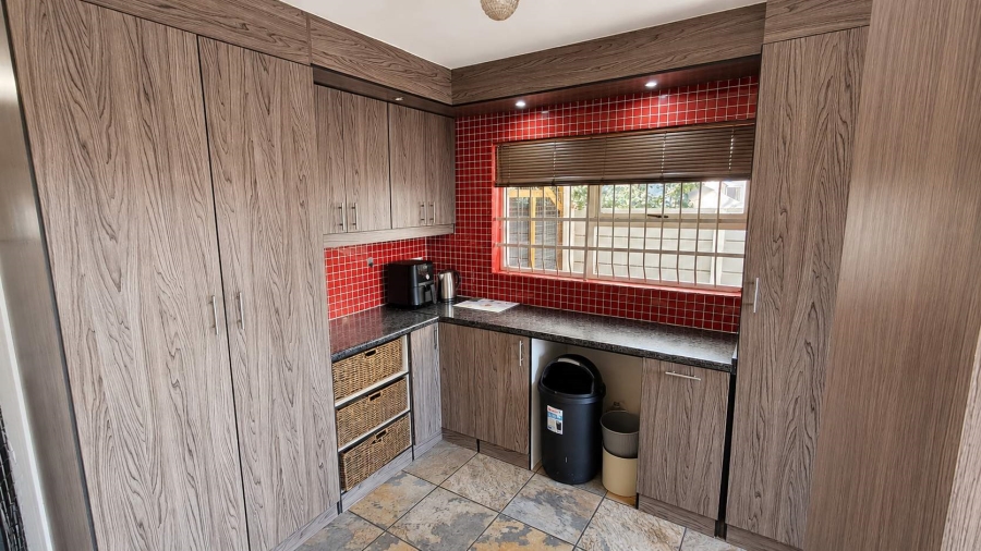 4 Bedroom Property for Sale in Windsor Park Estate Western Cape